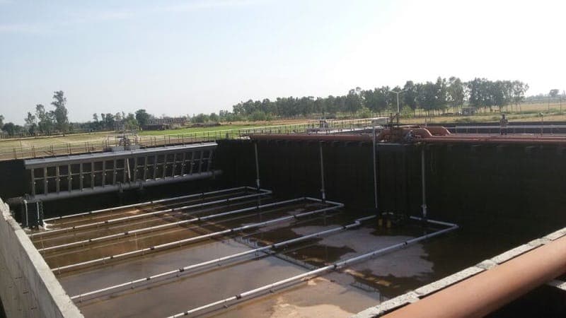 Interior of an aeration basin showing the submerged air-distribution header grid at the 50 MLD Jalandhar STP, Punjab