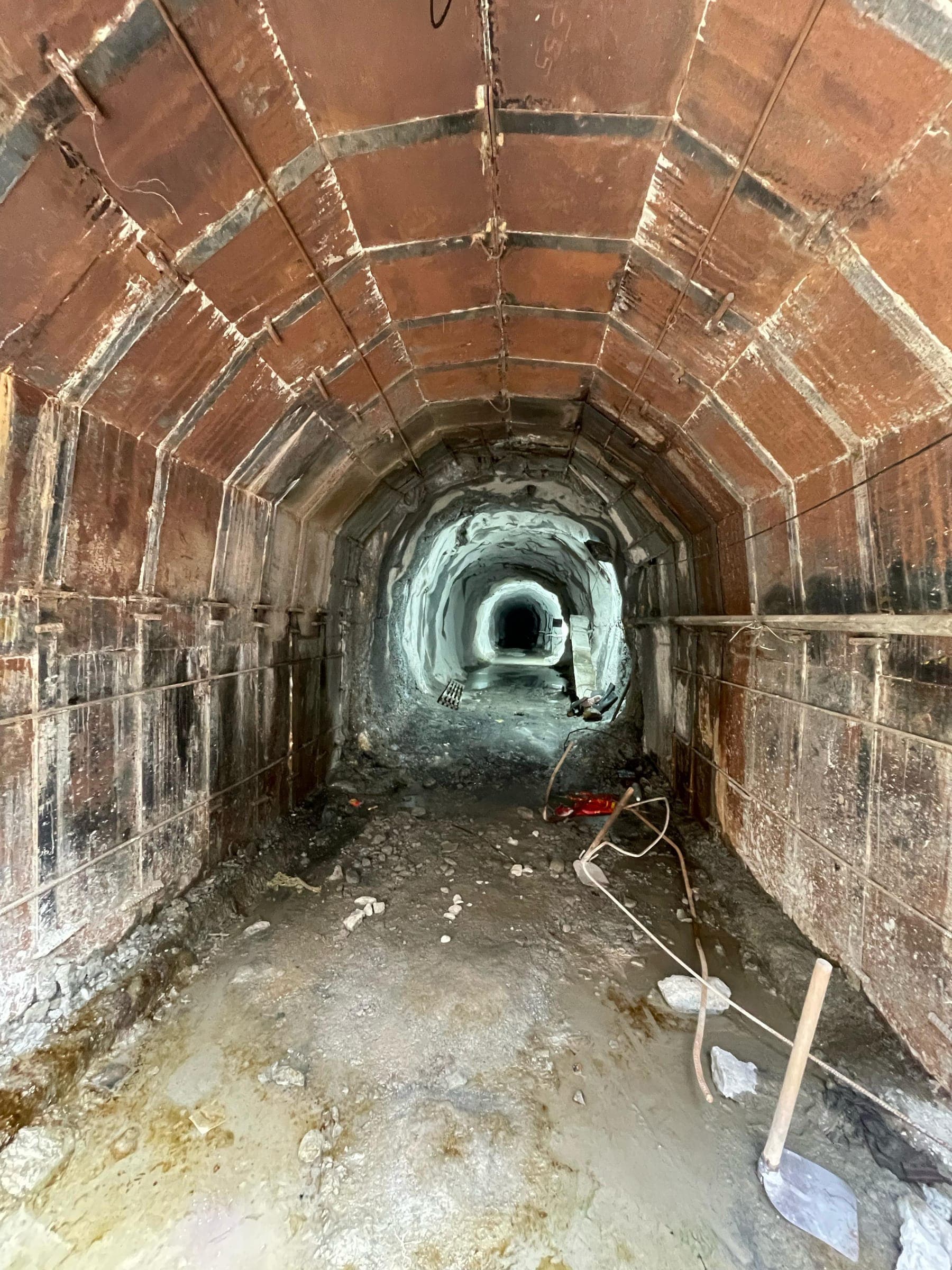 Excavated rock approach tunnel with arched steel-rib and timber lagging support at the Bhama Askhed intake works