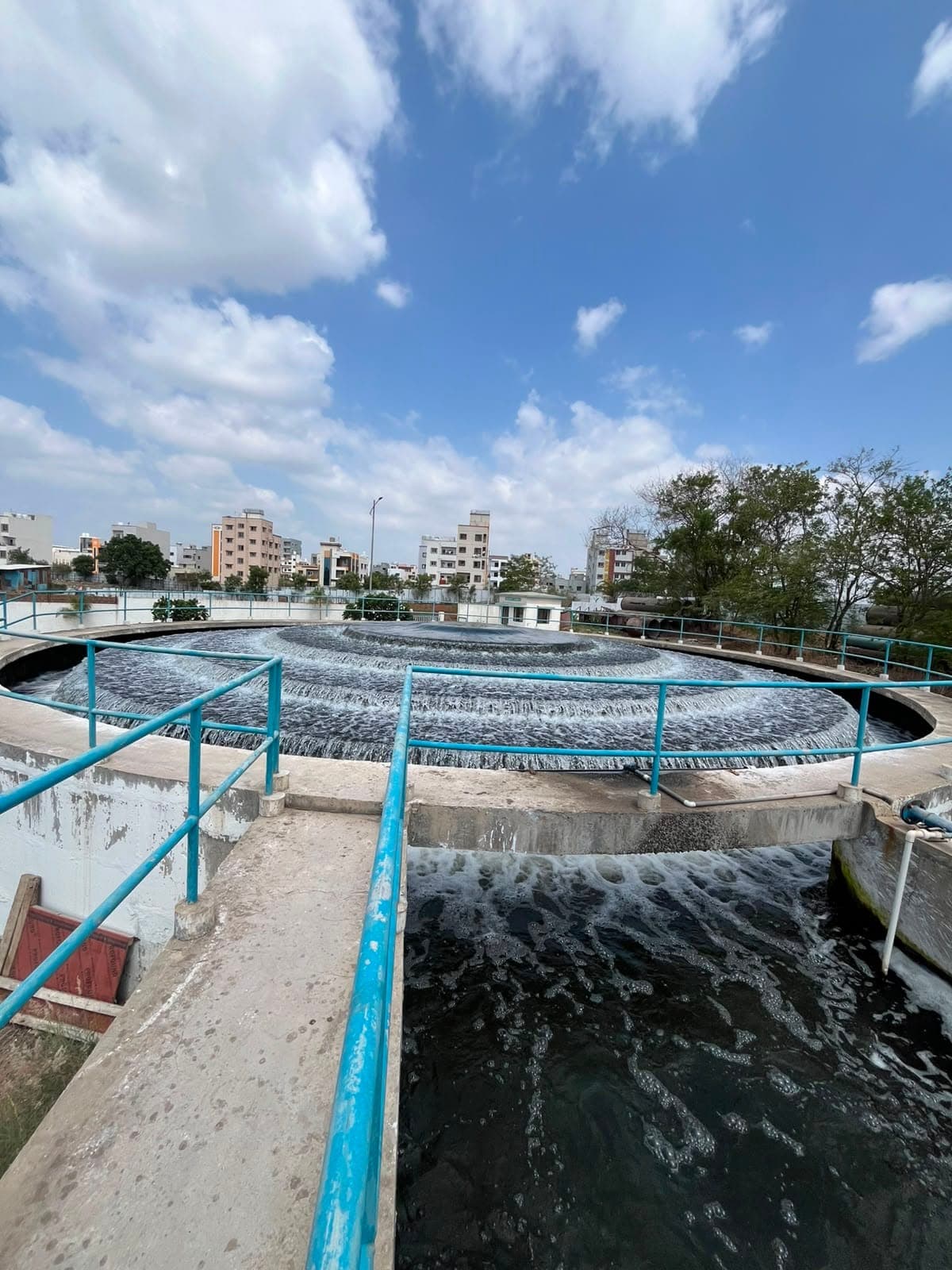 Treated water cascading over the radial weir launders of a circular clarifier at the PCMC 100 MLD water treatment plant